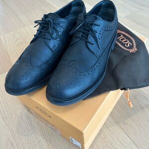 Tod's Men’s Black Leather Oxfords
